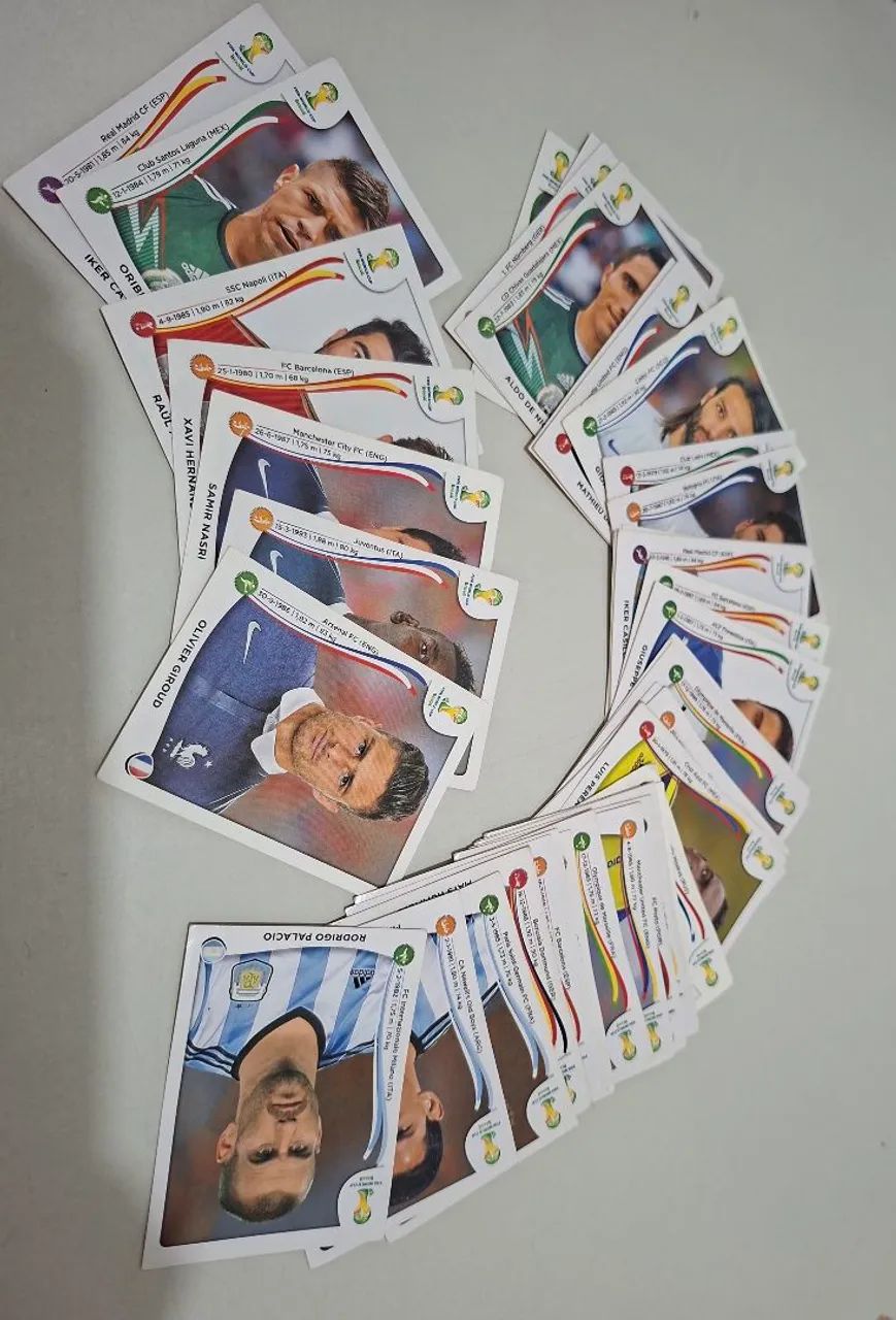 Figurinhas Panini Copa do mundo 2014  - Foto 2