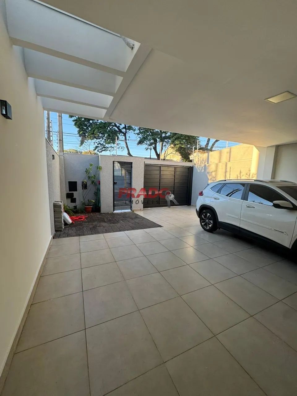 Sobrado à venda em Maringá, Vila Santo Antônio, com 4 quartos, com 353.32 m² - Foto 3