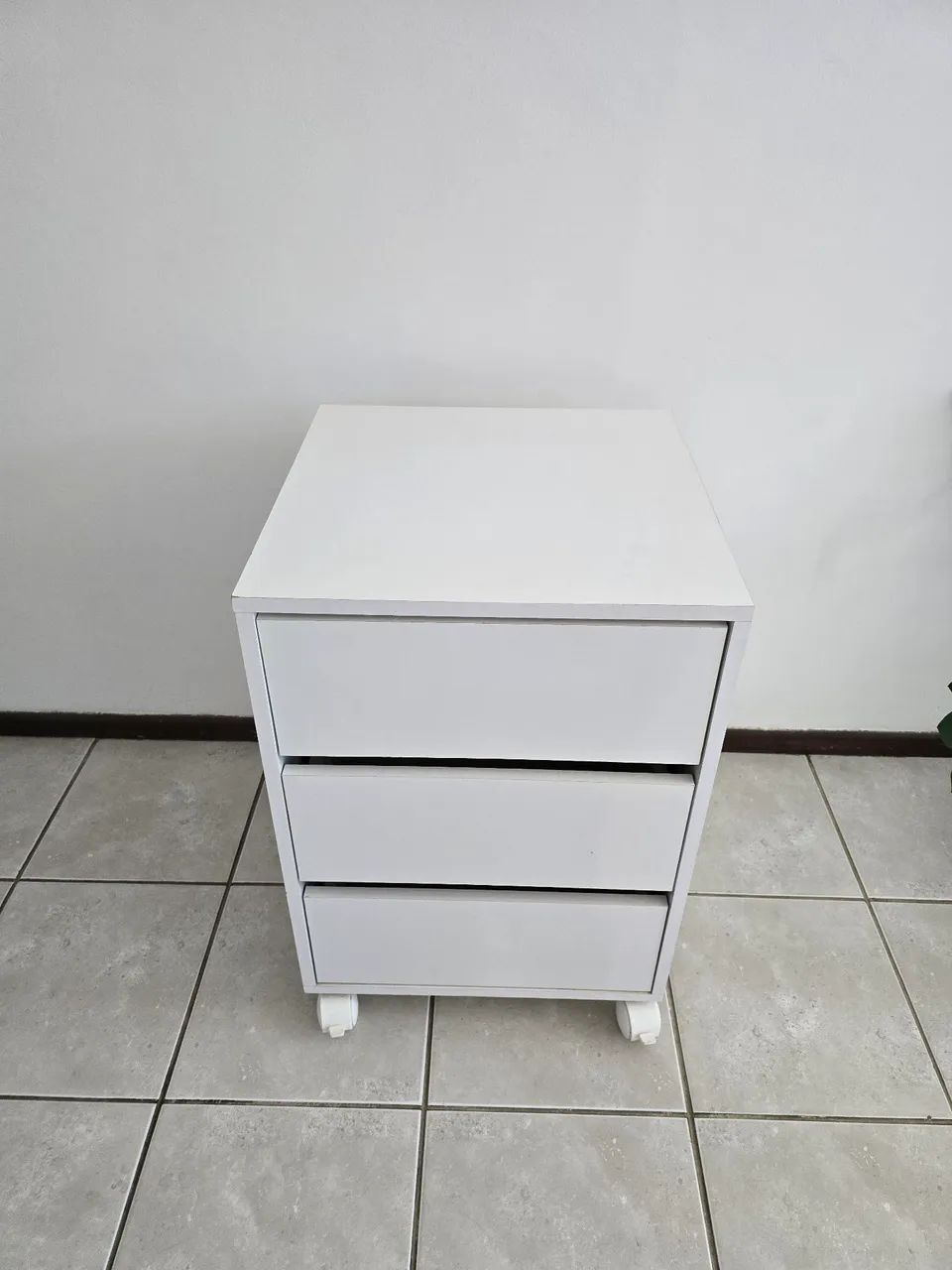 Vendo Gaveteiro branco com rodinhas! - Foto 4