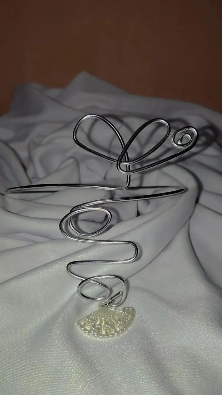 Pulseiras artesanais em arame 