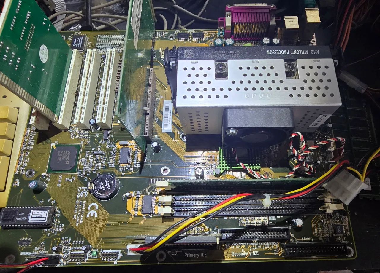 Kit AMD K7 850 + Placa Mãe Shuttle SpaceWalker + 128MB RAM - Foto 2