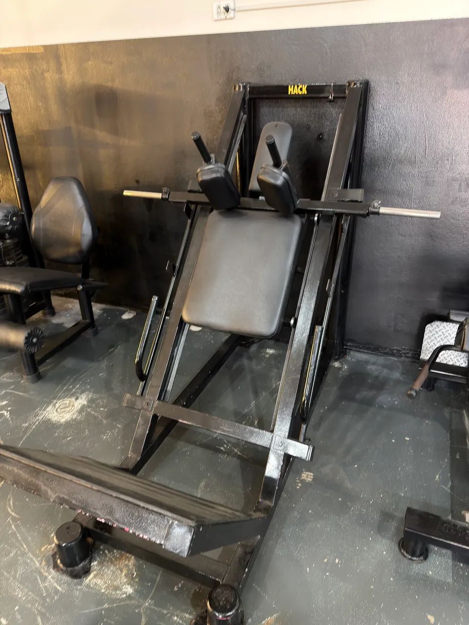 AGACHAMENTO HACK PARA ACADEMIA, GINÁSTICA, MUSCULAÇÃO
