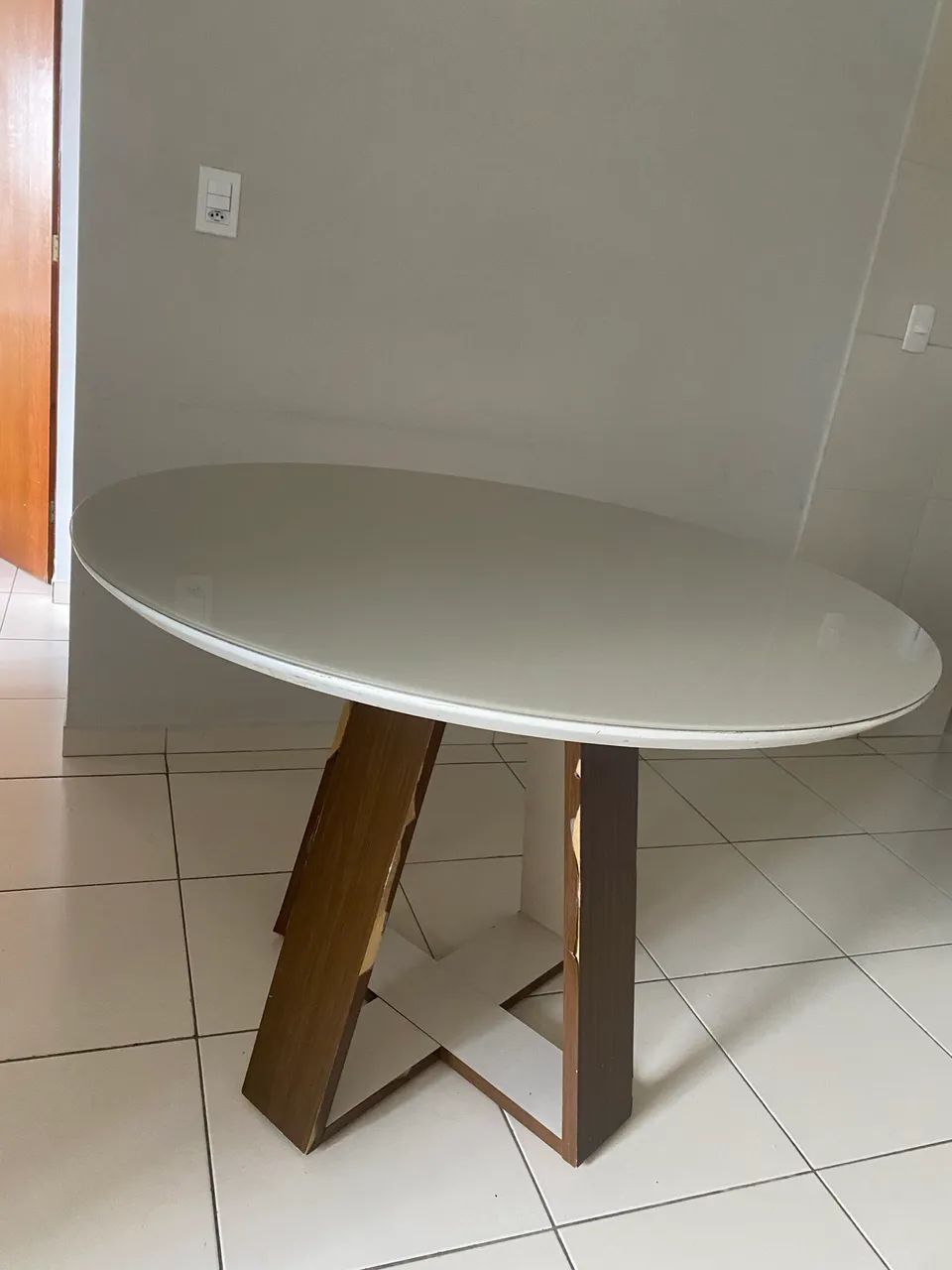 Mesa com tampo de vidro