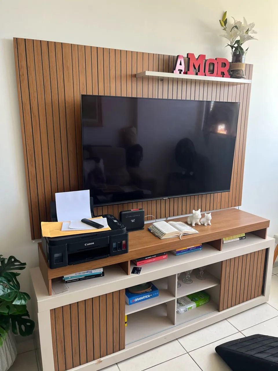 Painel com rack 