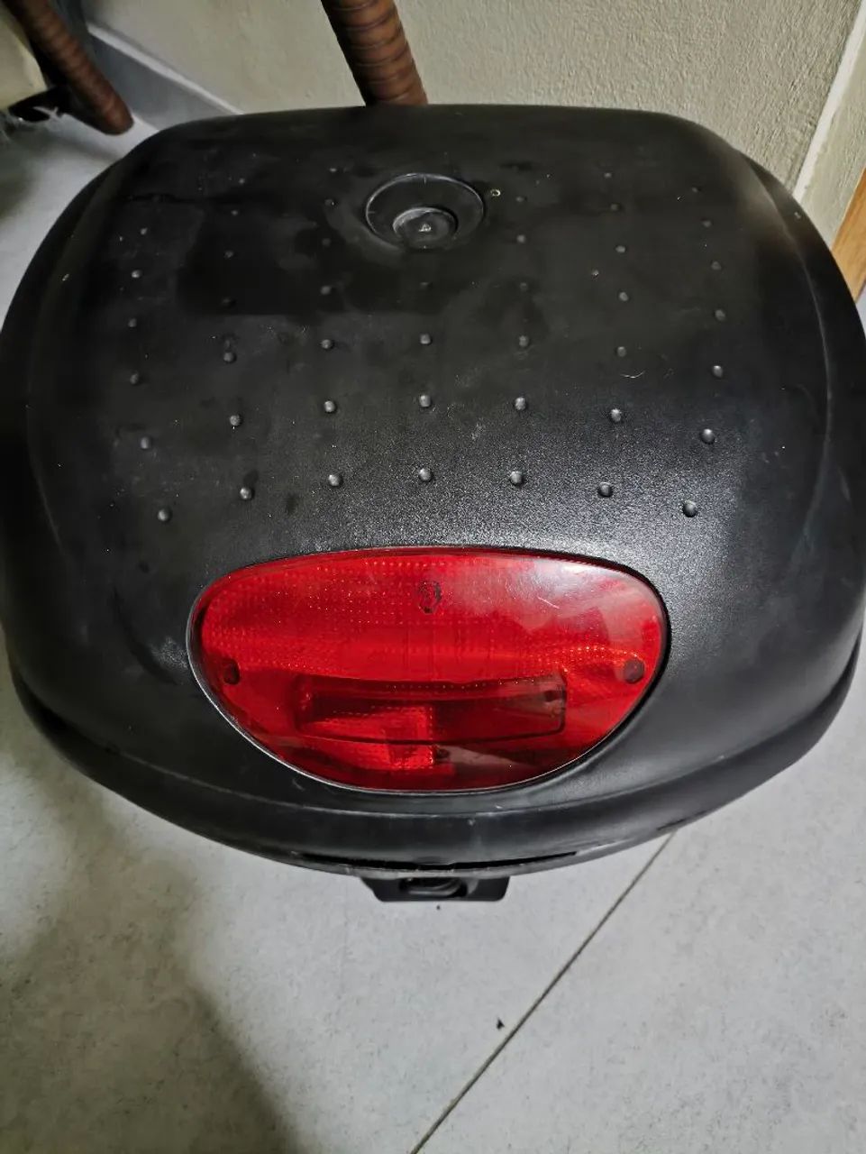 Vendo bau Give 33L, duporte com parafusos e travas - Foto 3