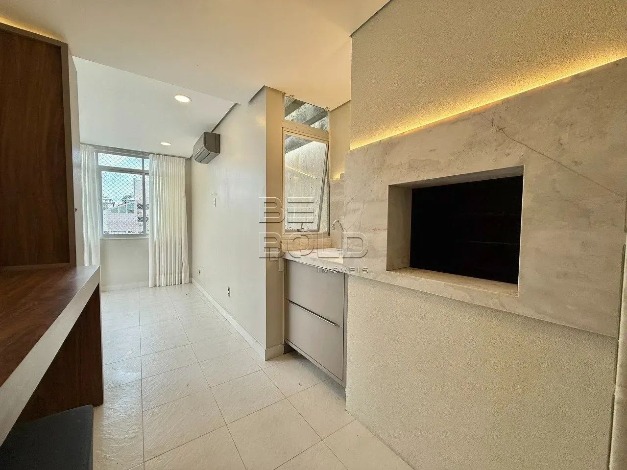 Cobertura com 4 dormitórios em Coqueiros - Foto 3