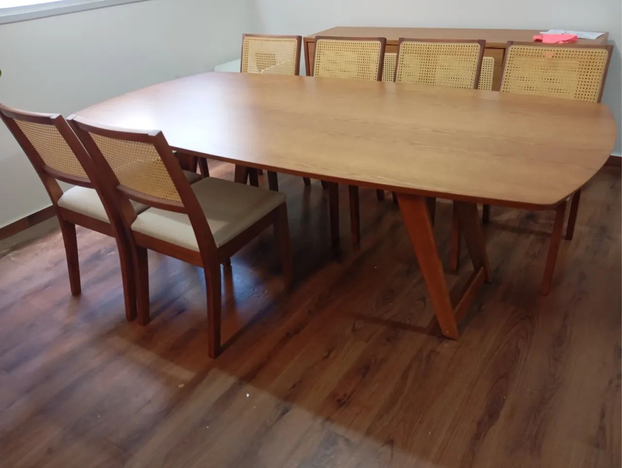 Mesa a pronta entrega com cadeiras de madeira  - Foto 2