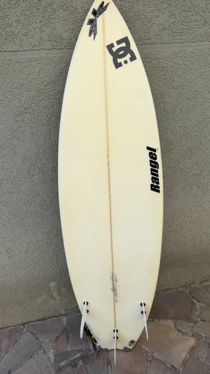 Prancha de surf completa com quilhas capa e leash
