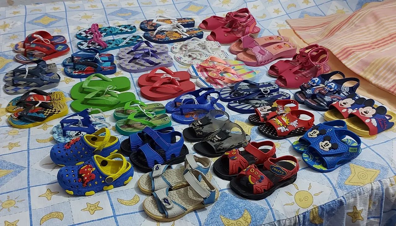 Lote de sandálias infantis usadas e novas - Foto 2