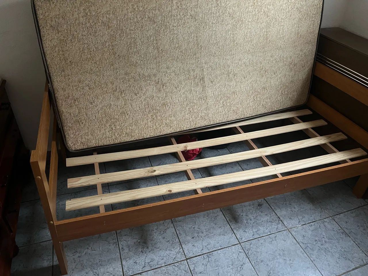 Cama de solteiro com colchão 