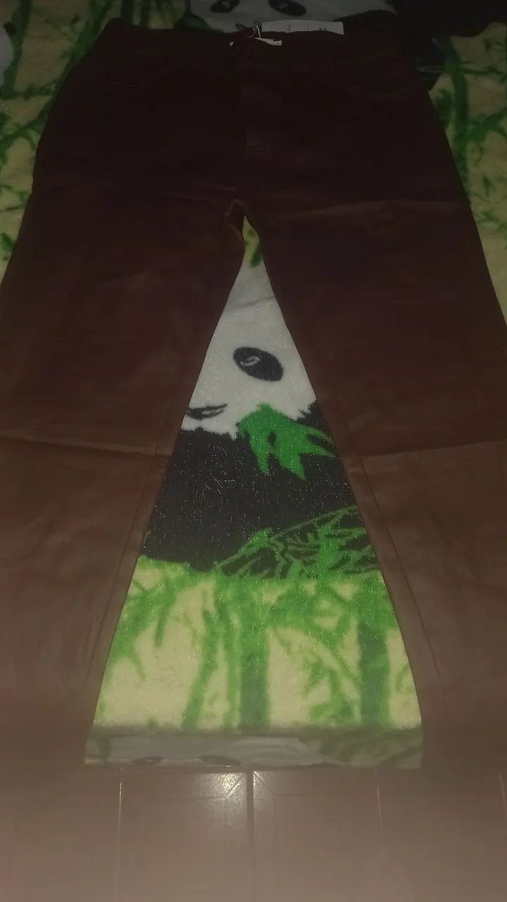 VENDE- CALÇA DE COURO FAKE.