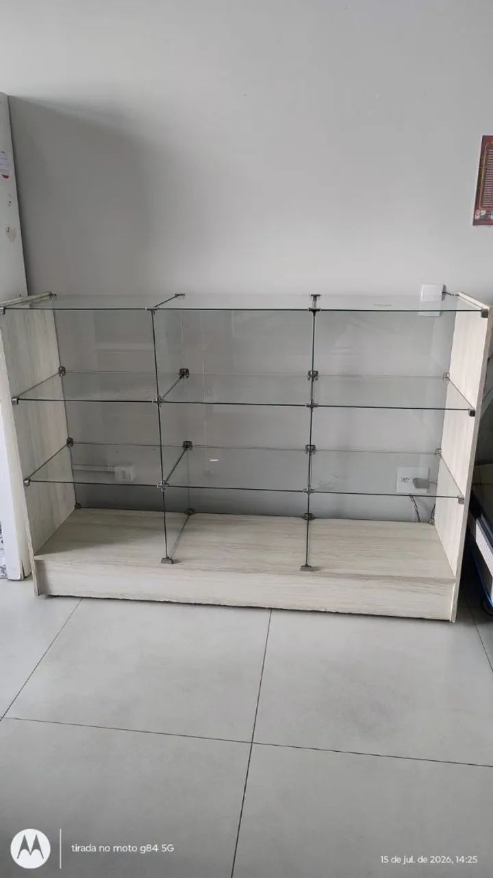 Prateleiras de vidro em MDF 