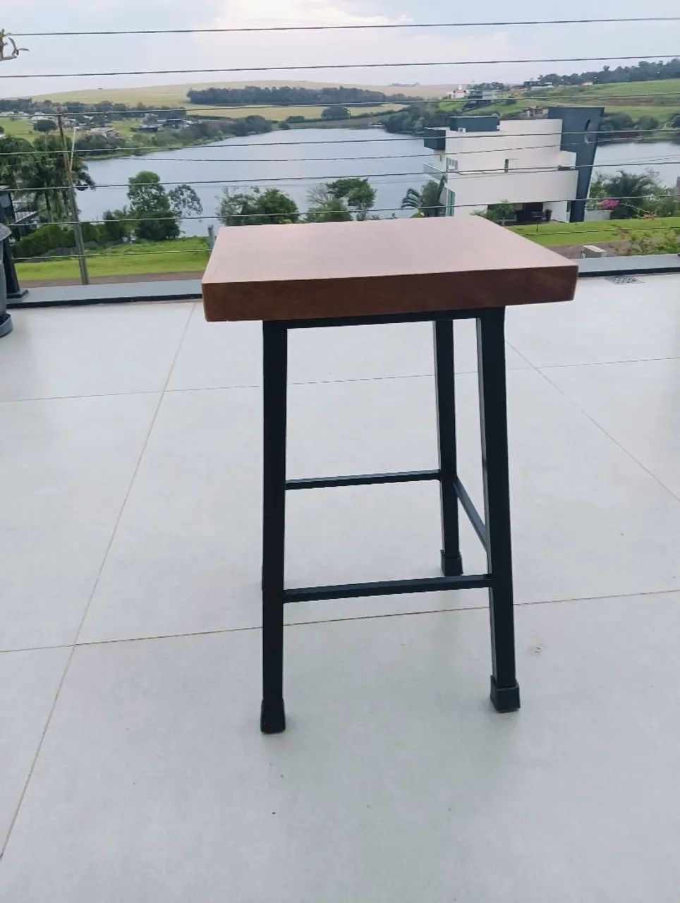 Banquetas ferro e madeira 