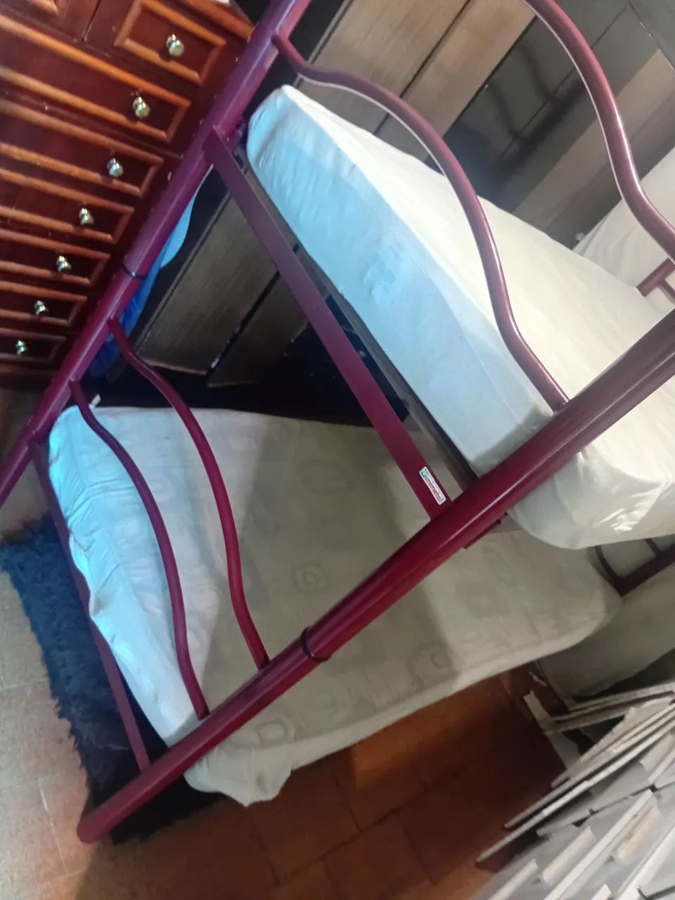 Bi cama de ferro em ótimo estado com colchões e capas !!!! - Foto 2