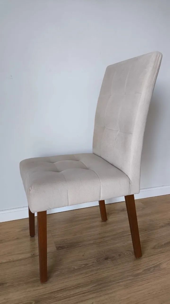 Vendo mesa de madeira com 4 cadeiras  - Foto 4
