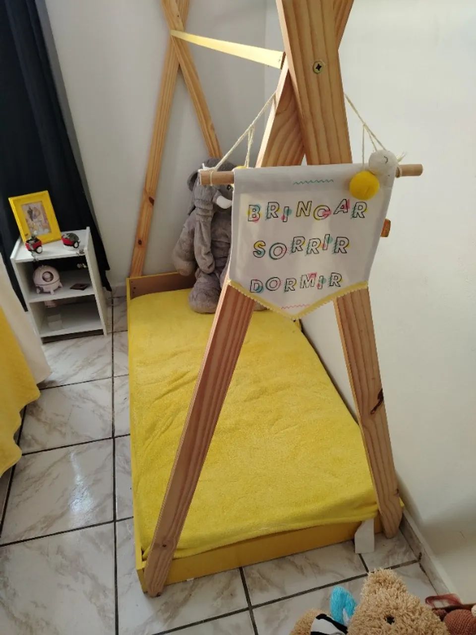 Cama montessoriana amarela  - Foto 2