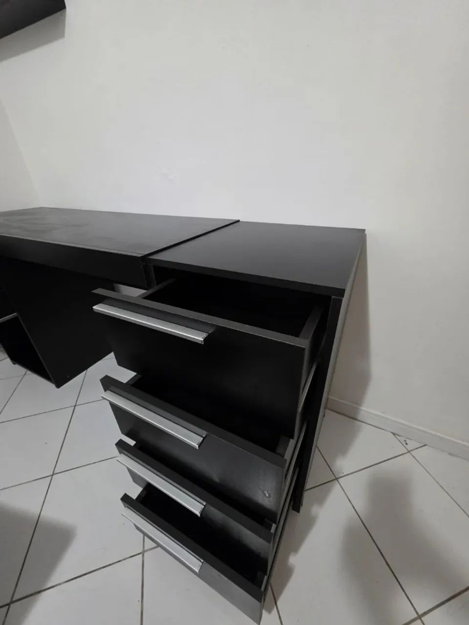 Escrivaninha Preta com 6 Gavetas 