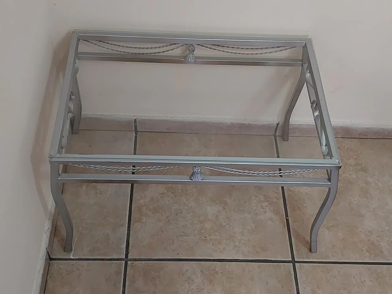 Mesa de centro de metal e vidro 60x40 - Foto 4