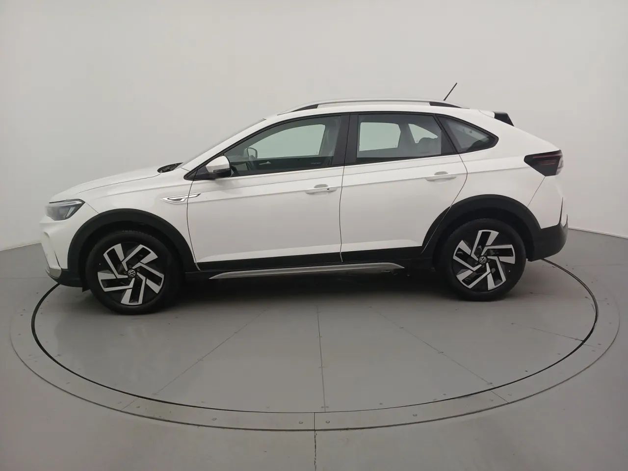 Volkswagen Nivus Highline 1.0 200 TSI Flex Aut., foto 2 de 18