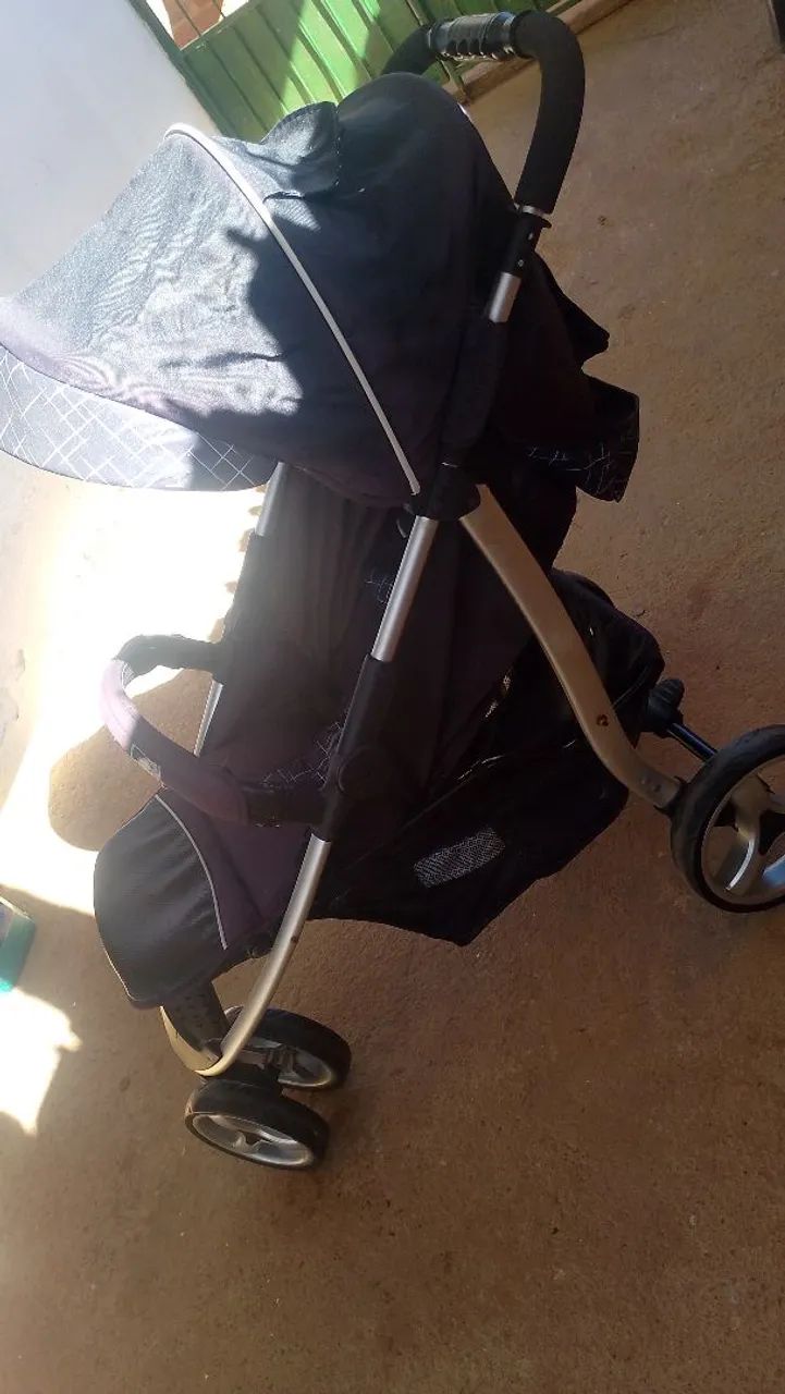 Carrinho de bebe super conservado e grande  - Foto 3