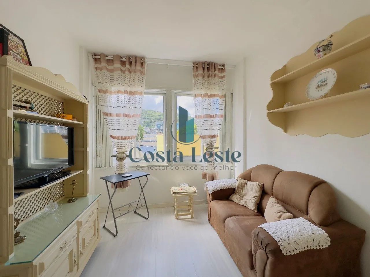 Apartamento Mobiliado com 2 Quartos - Centro de Florianópolis