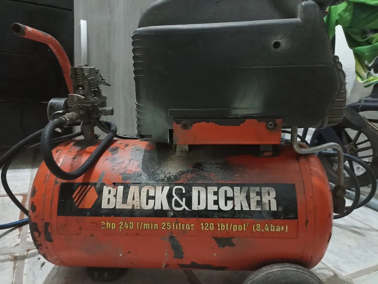Compressor Black e Decker 25 litros. 