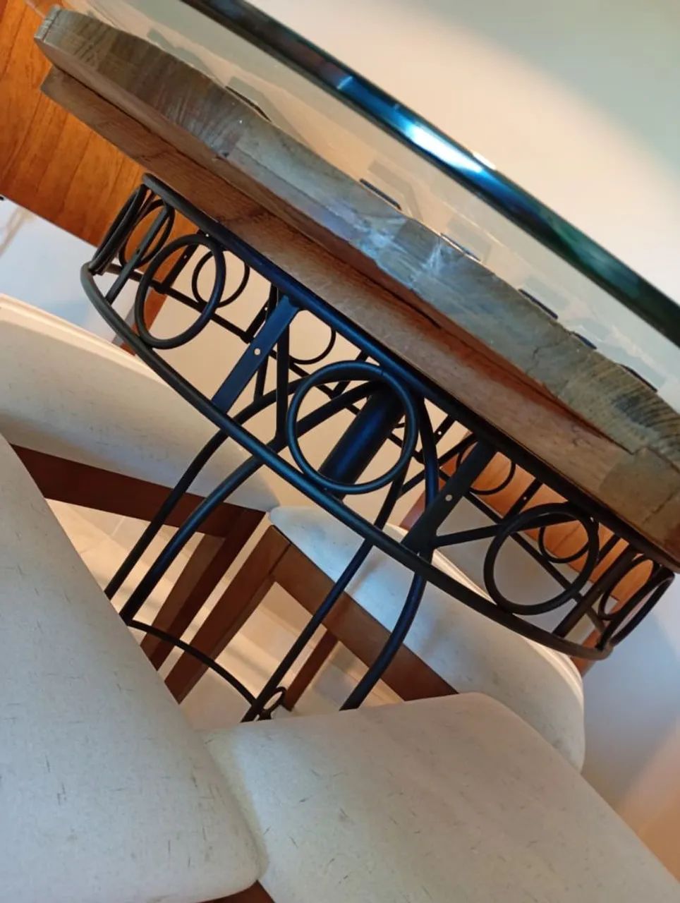 Mesa madeira com 4 cadeiras  - Foto 4