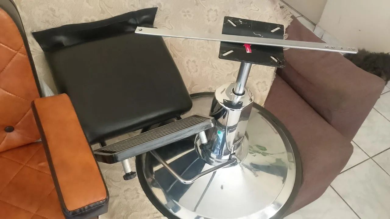 Vende-se cadeira de barbeiro reclinável nova - Foto 2