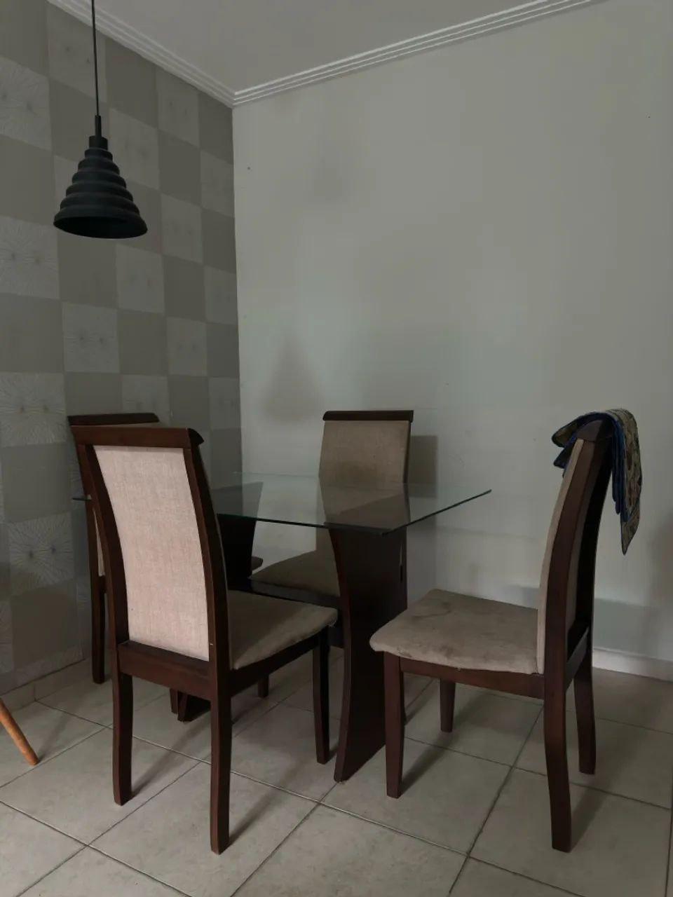 Mesa de jantar 4 lugares 