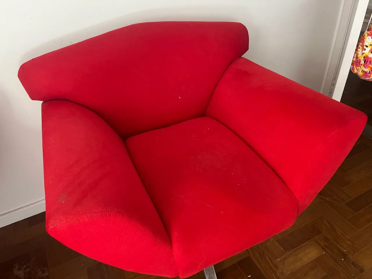 Duas Poltronas Giratórias Vermelhas ? Design Retrô - Foto 4