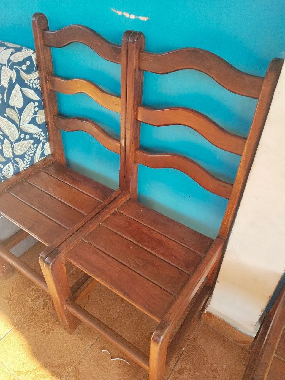 Conjunto de Cadeiras de Madeira - Foto 2