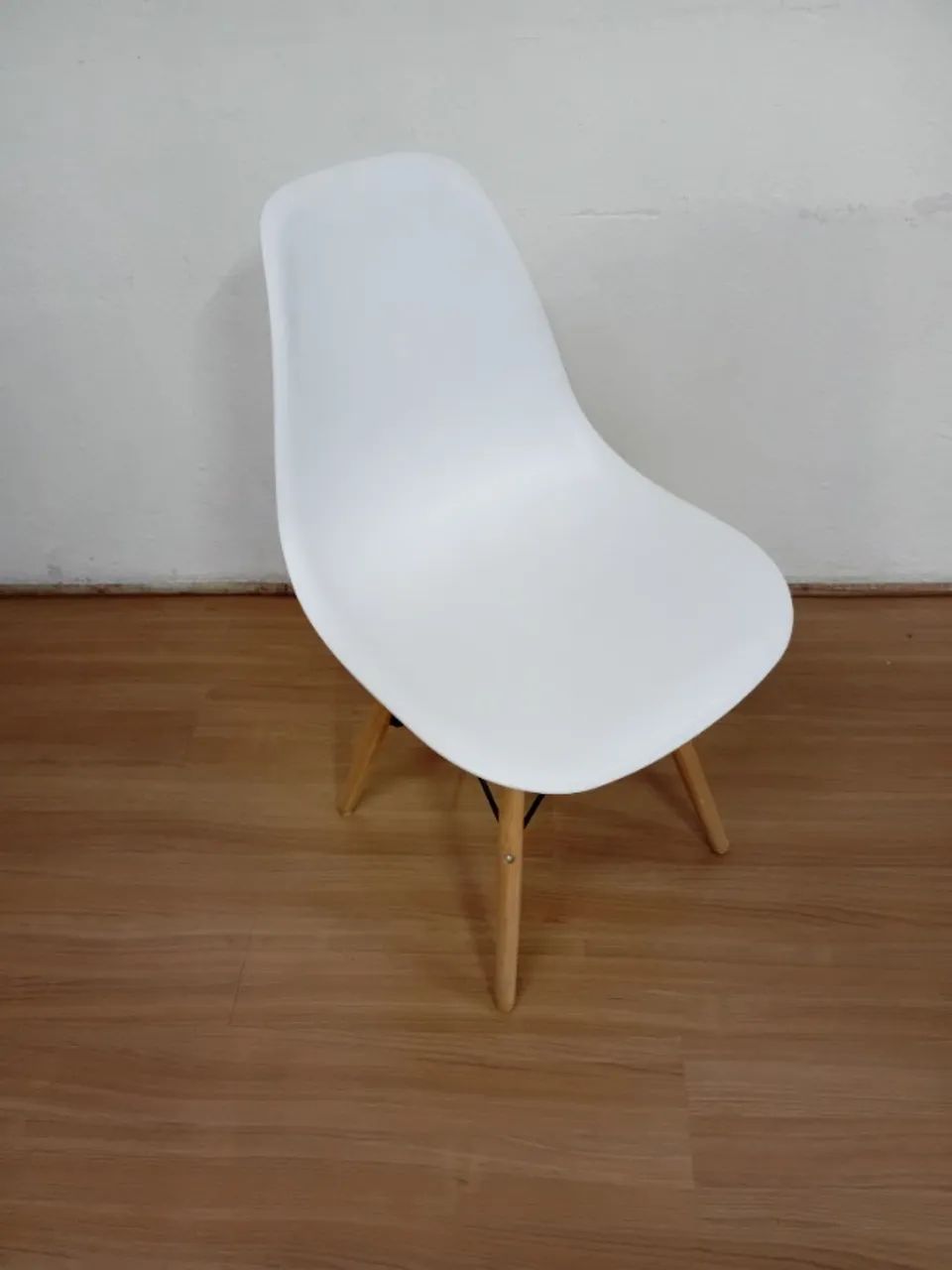Cadeira Design Charles Eames em ABS Branca 