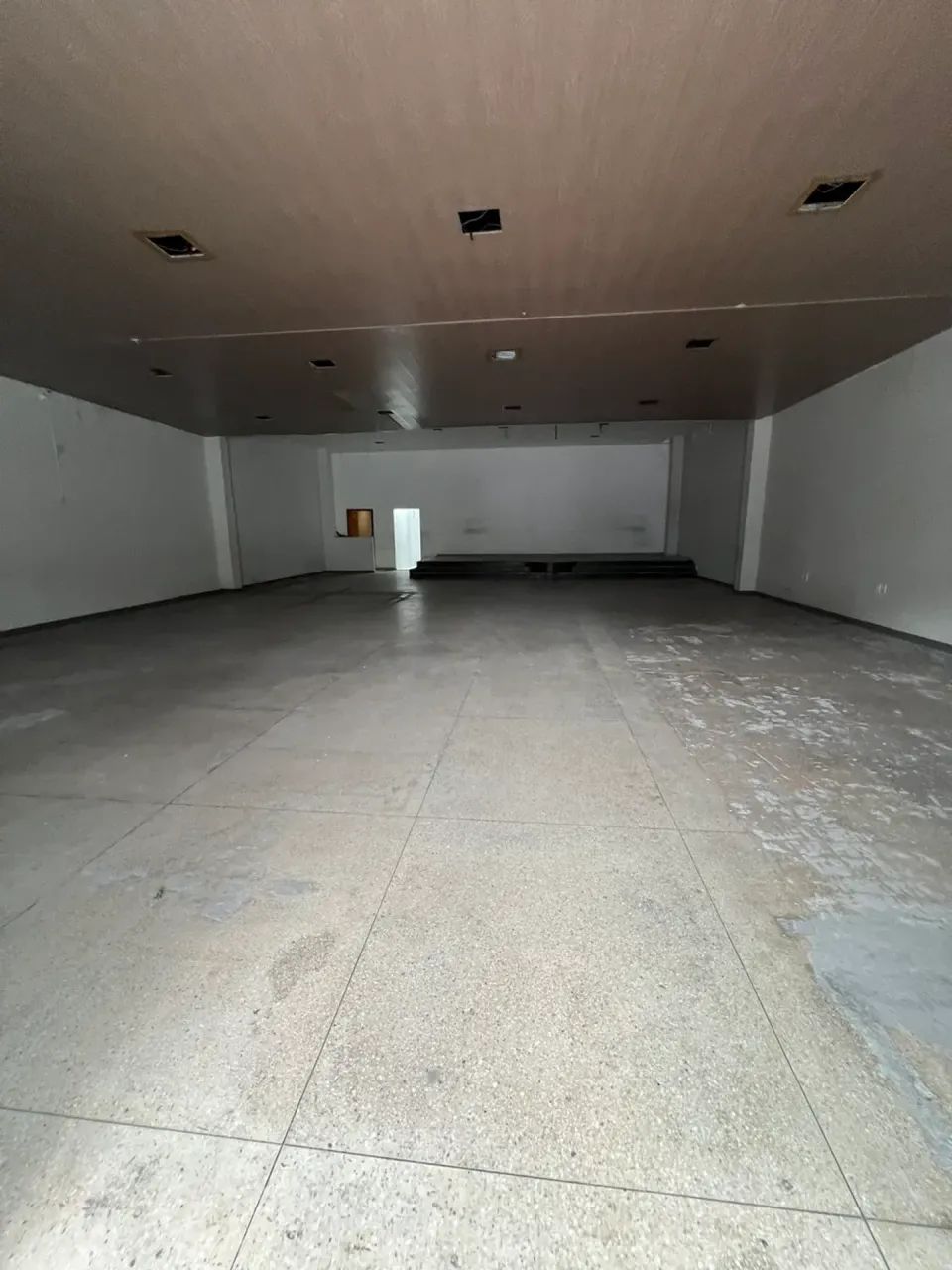 Oportunidade Única: Galpão Comercial na Av. Dona Constança! - Foto 4