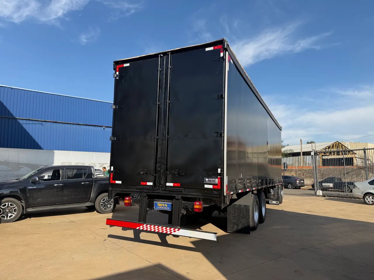 Ford cargo 2422 6x2 bau sider 2010 - Foto 3