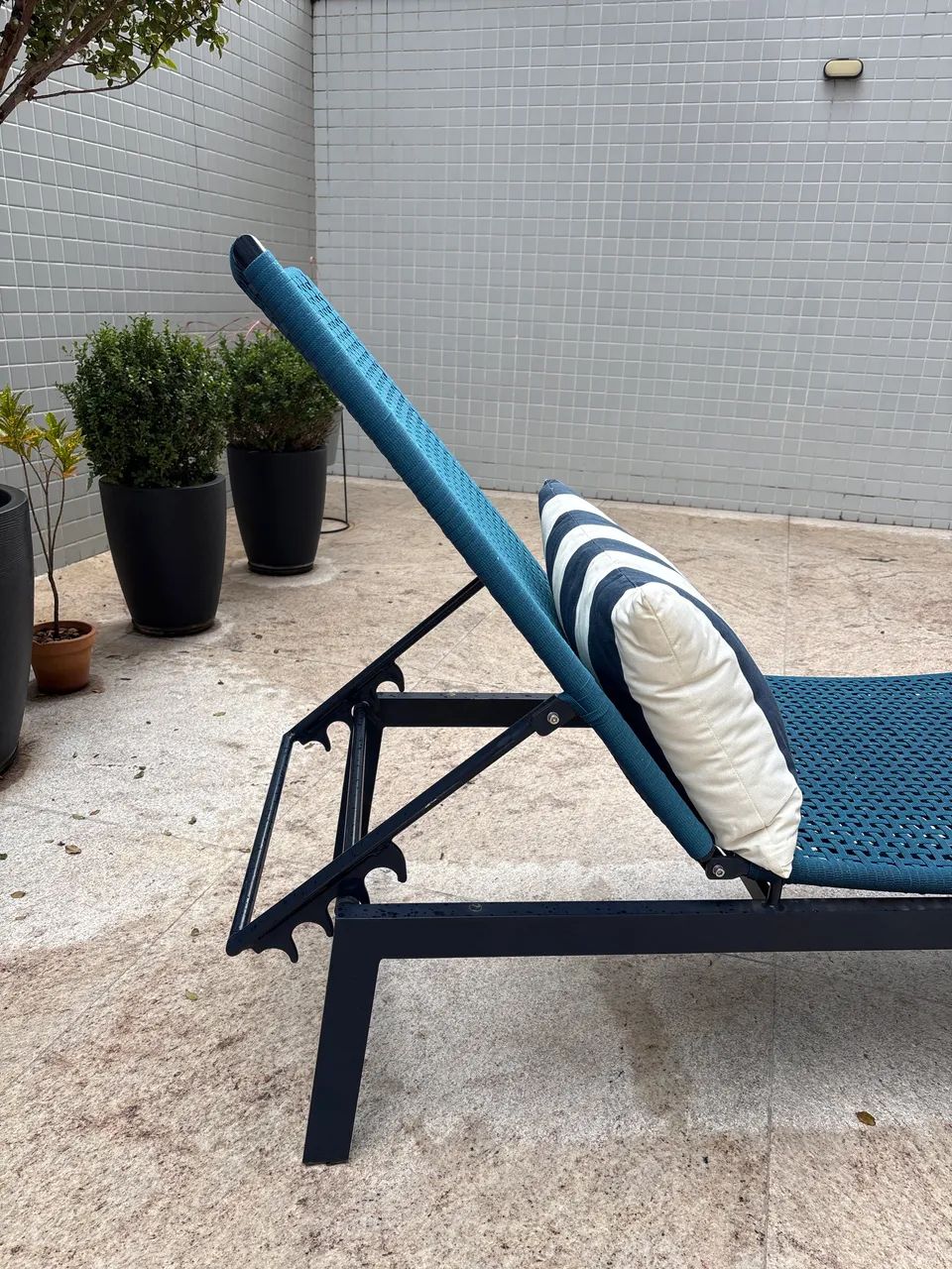 Espreguiçadeira azul marca Faruk - Foto 3