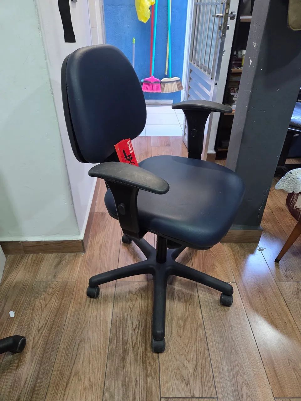 Cadeira de escritório flexform - Foto 2