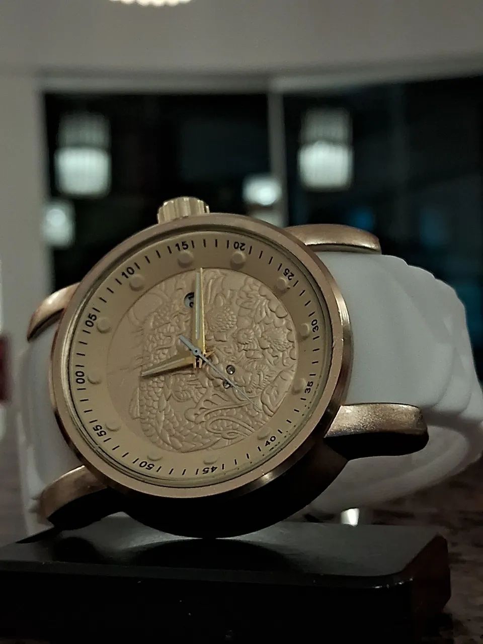 Relógio yakuza Dourado com branco 