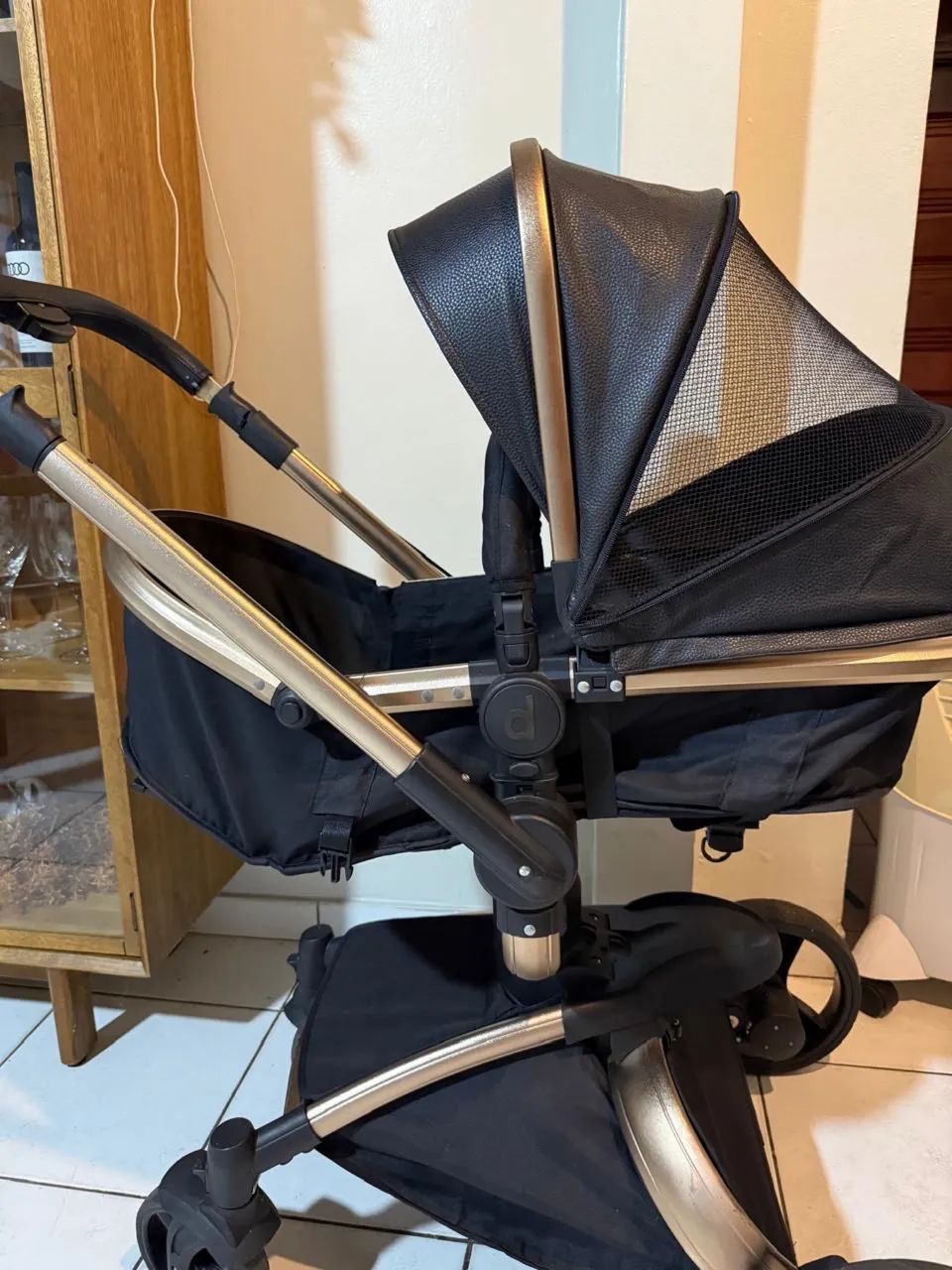     Carrinho de Bebê Vulkan Golden 3 em 1 + Bebê Conforto e Base - Foto 2