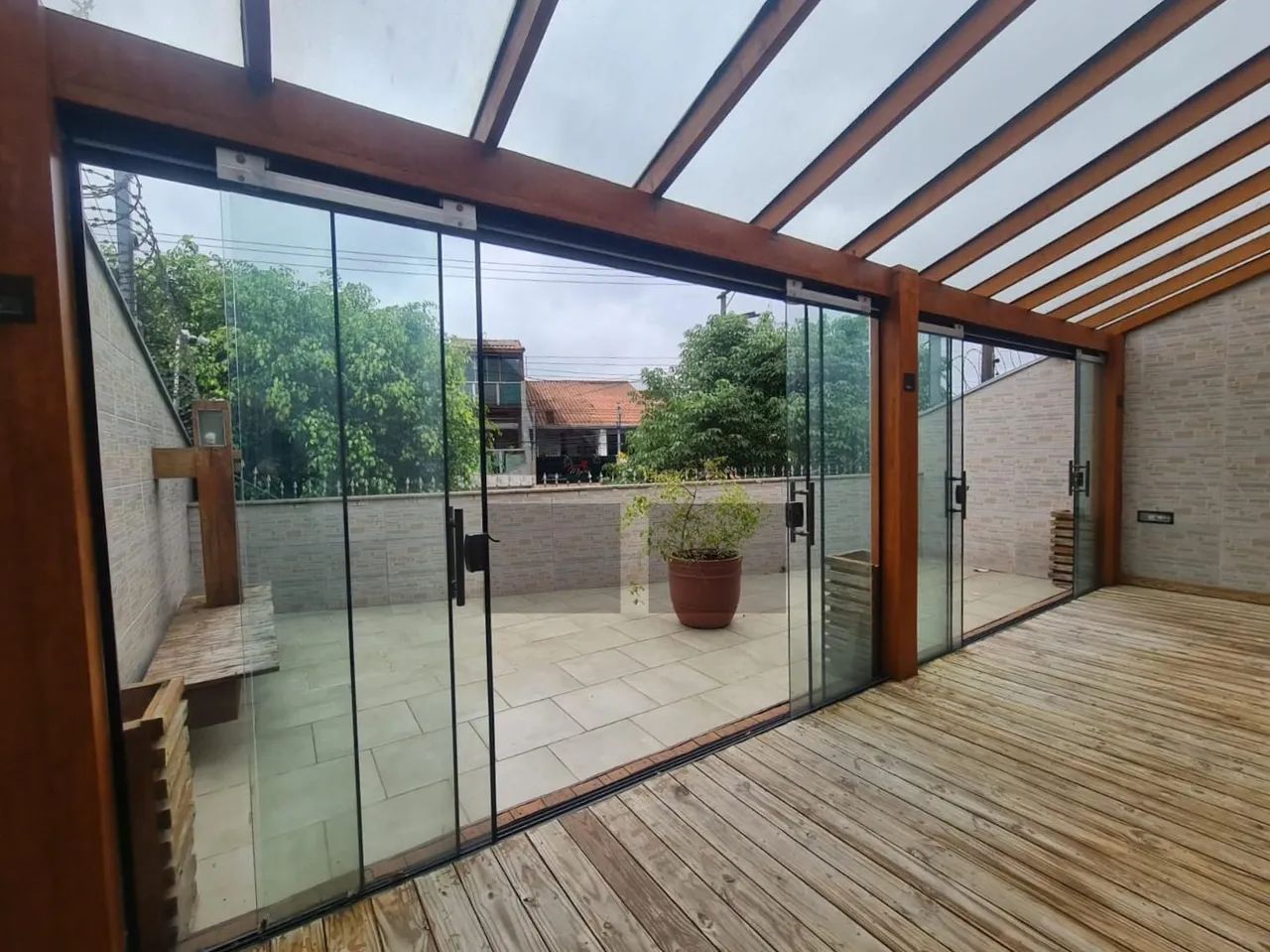 Casa com 4 suítes em e 3 vagas - Taboão da Serra, SP