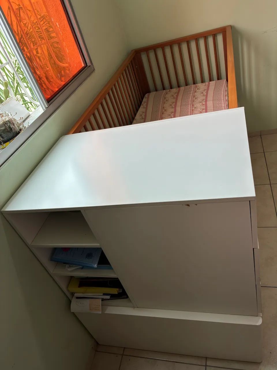 Berço encanto sleeper vira cama com cama auxiliar e cômoda. Todo em madeira e mdf - Foto 4