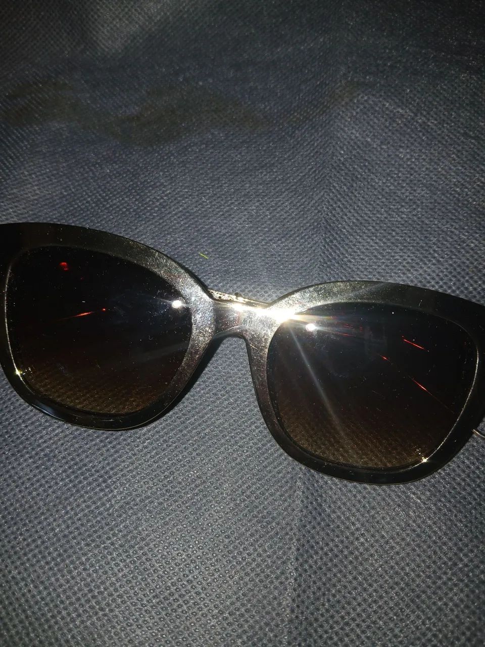 Vendo um oculos escuro feminino 