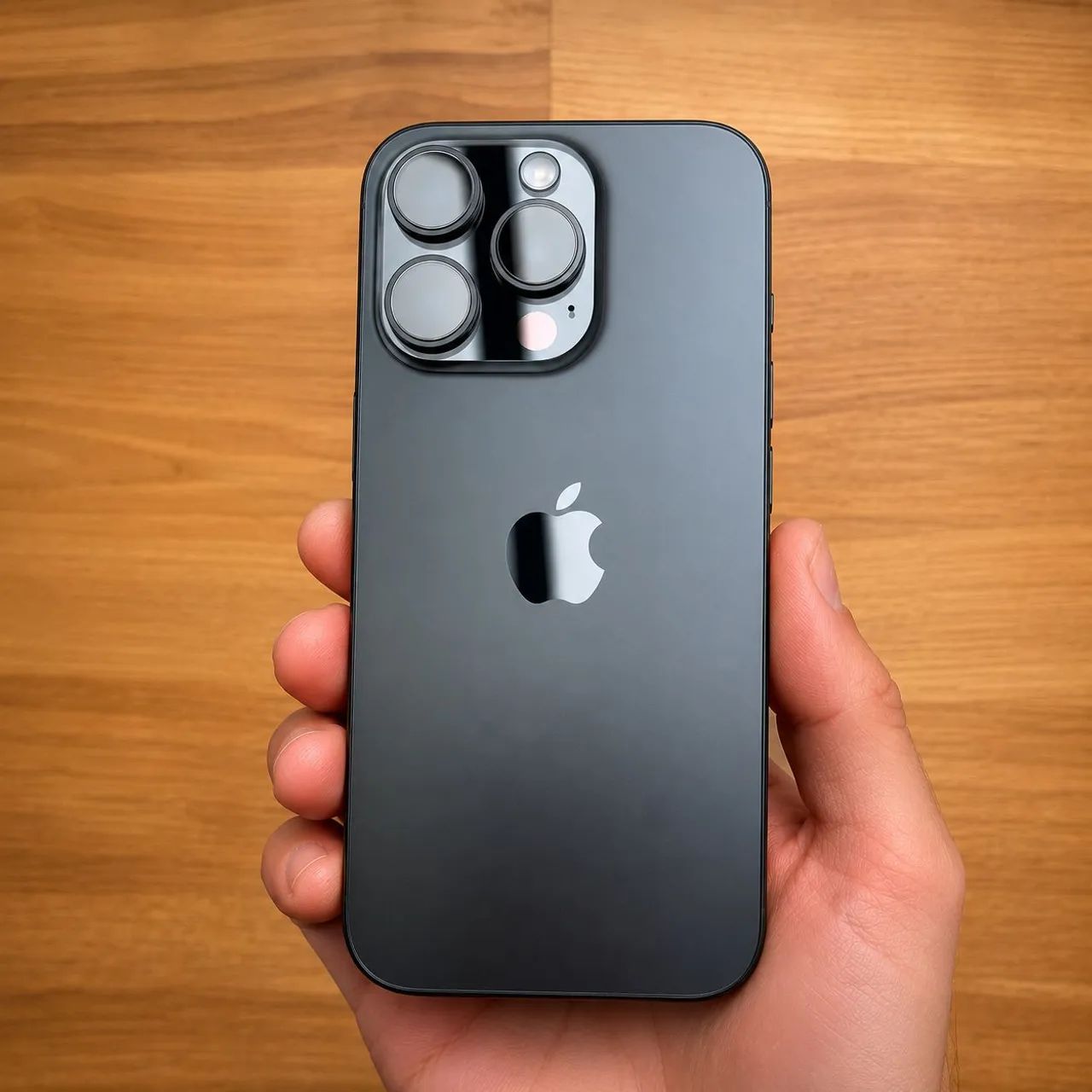 iPhone 16 Pro 128GB - Titânio - Excelente - Celulares e