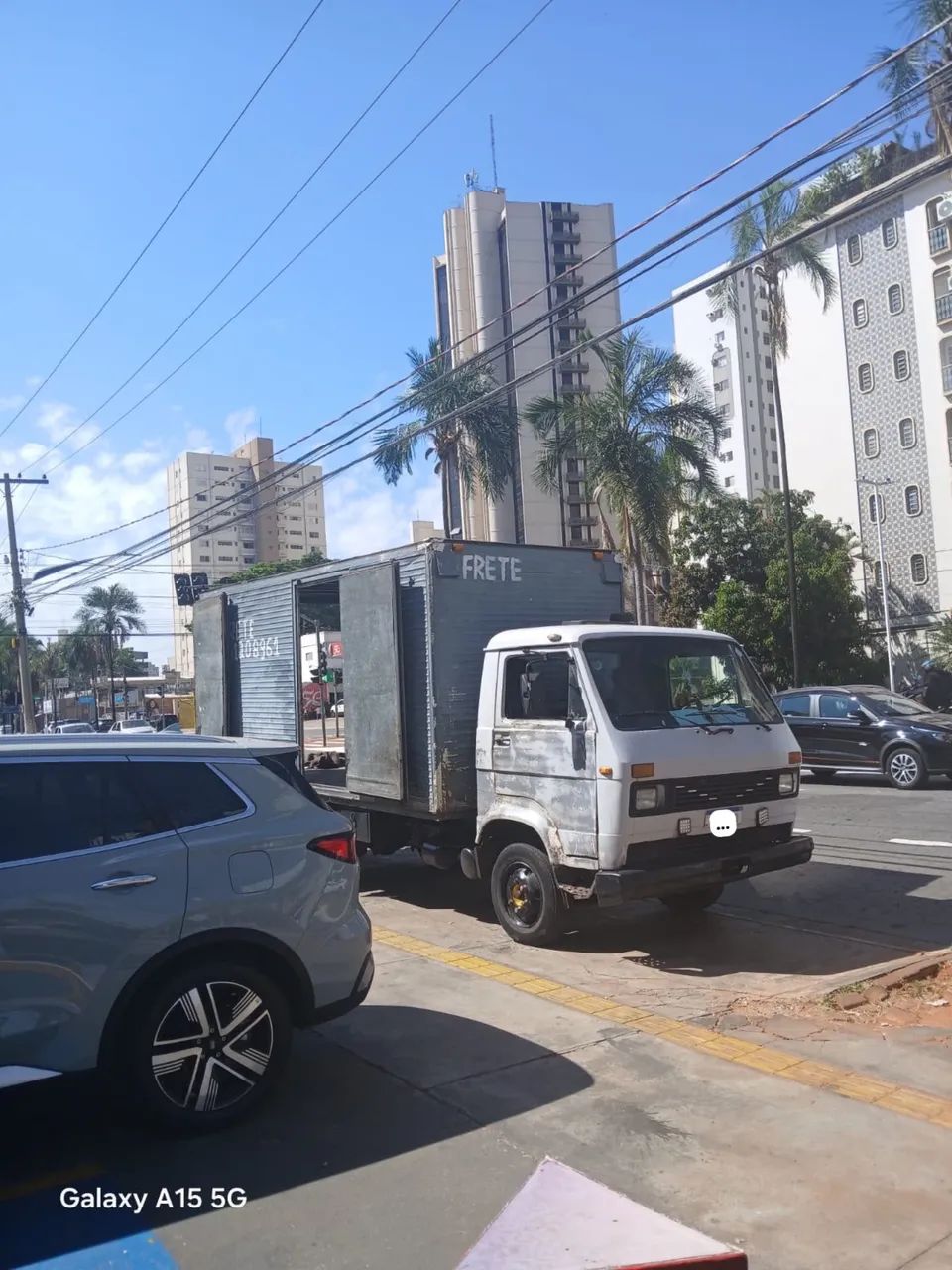 Caminhao bau - Foto 3