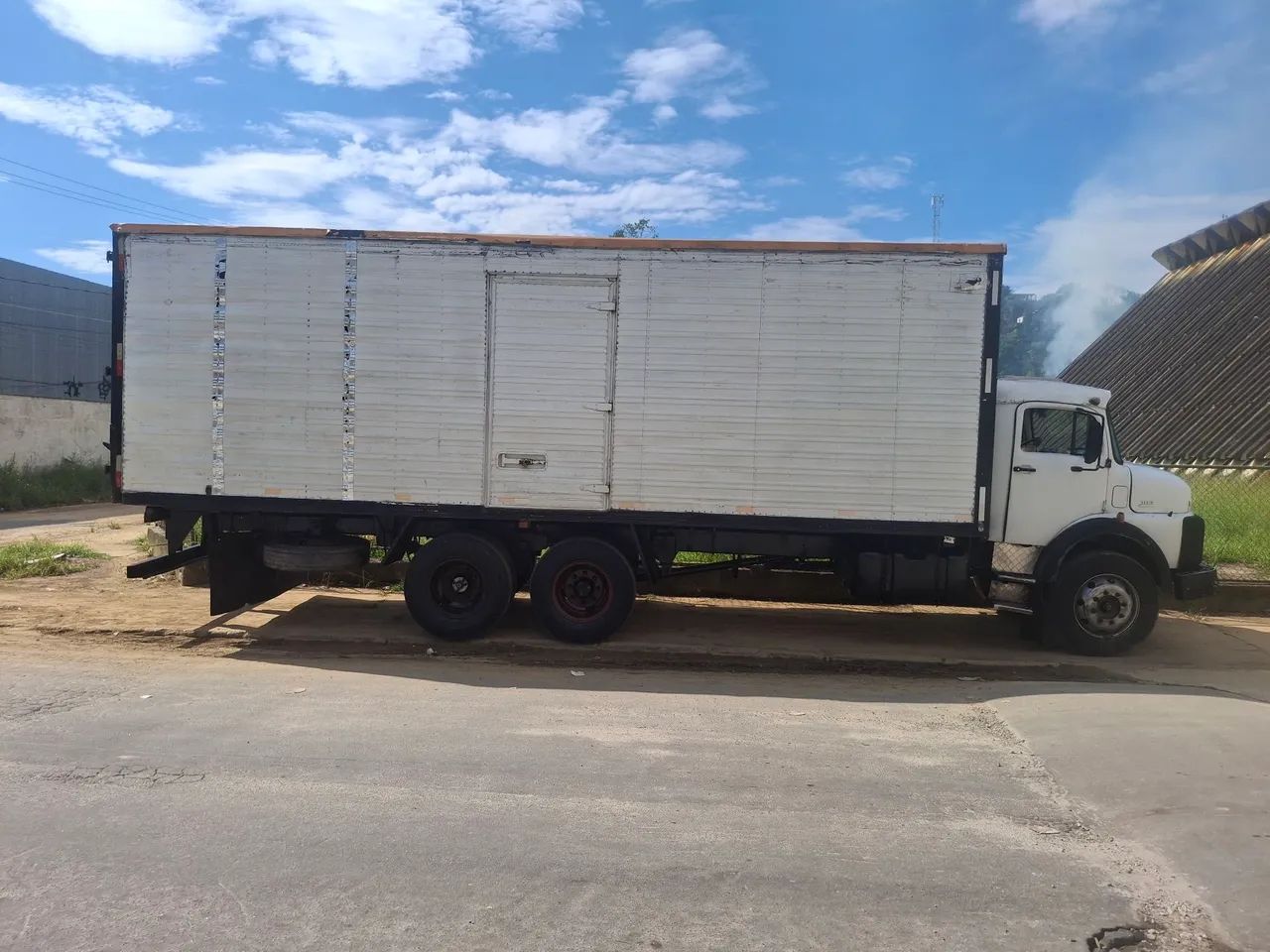1113 truck baú  - Foto 2