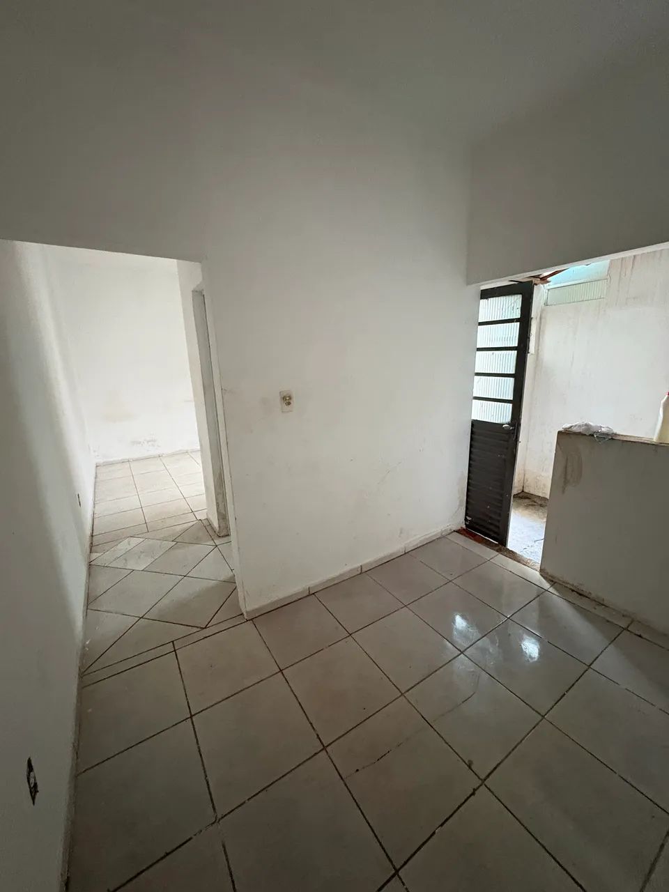 Galpão Espaçoso com 2 Banheiros e Edícula - Foto 3