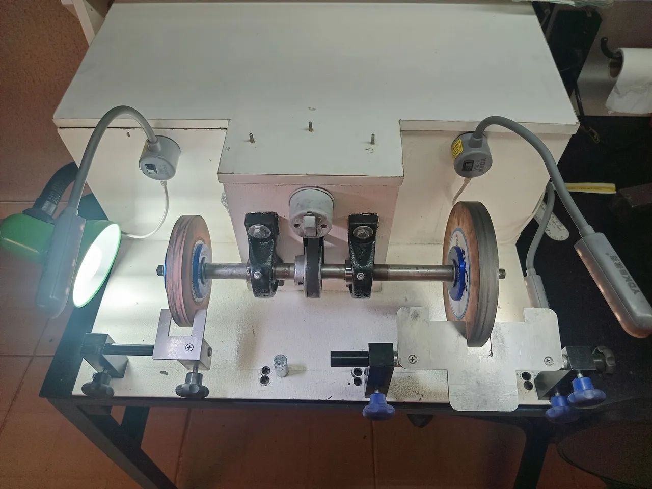 Bancada para afiação de alicates de cuticula. - Foto 2