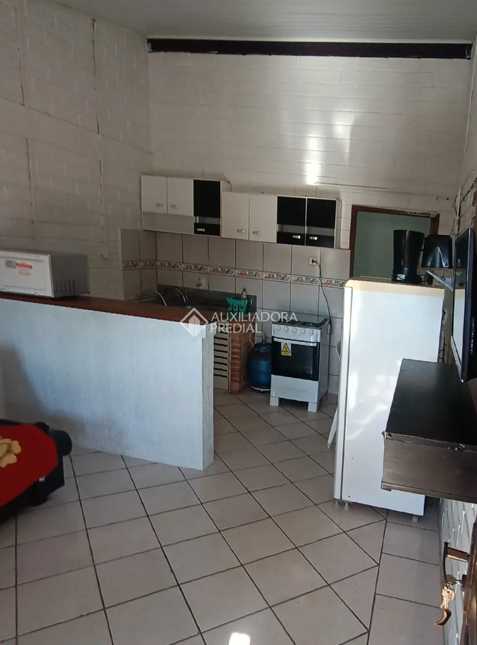 Kitnet mobiliada a poucos passos da praia em Canasvieiras. - Foto 4