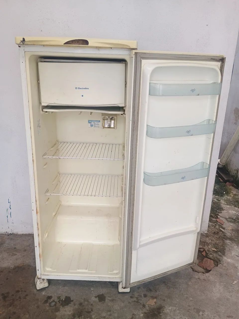 Geladeira Eletrolux R250 funcionando perfeitamente  - Foto 2