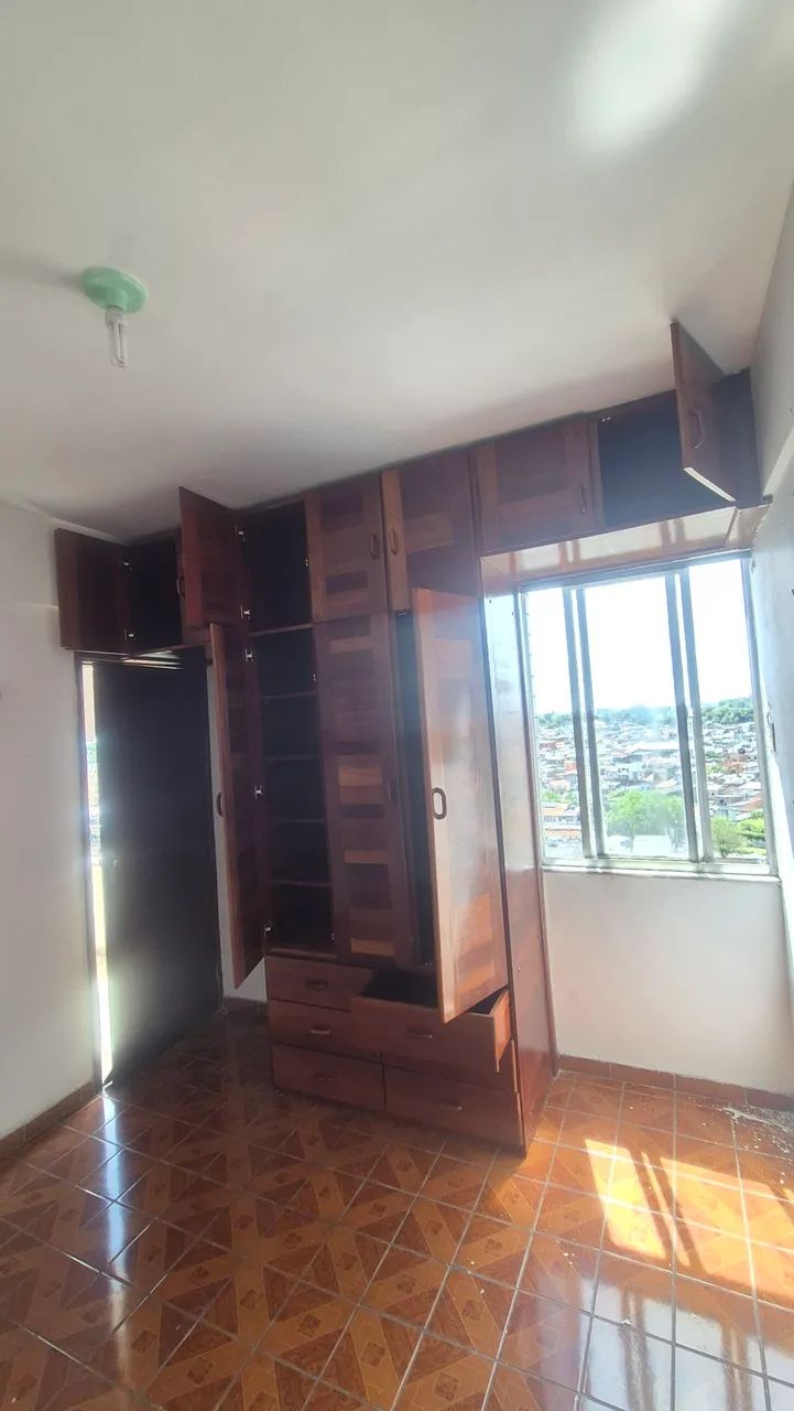 Guarda roupa em madeira maciça - Foto 2