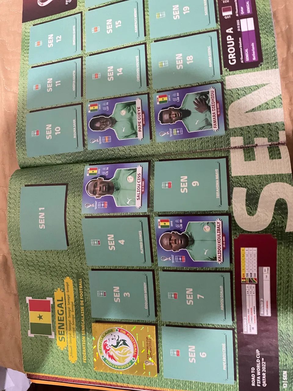 Álbum da copa do mundo 2022 incompleto  - Foto 2